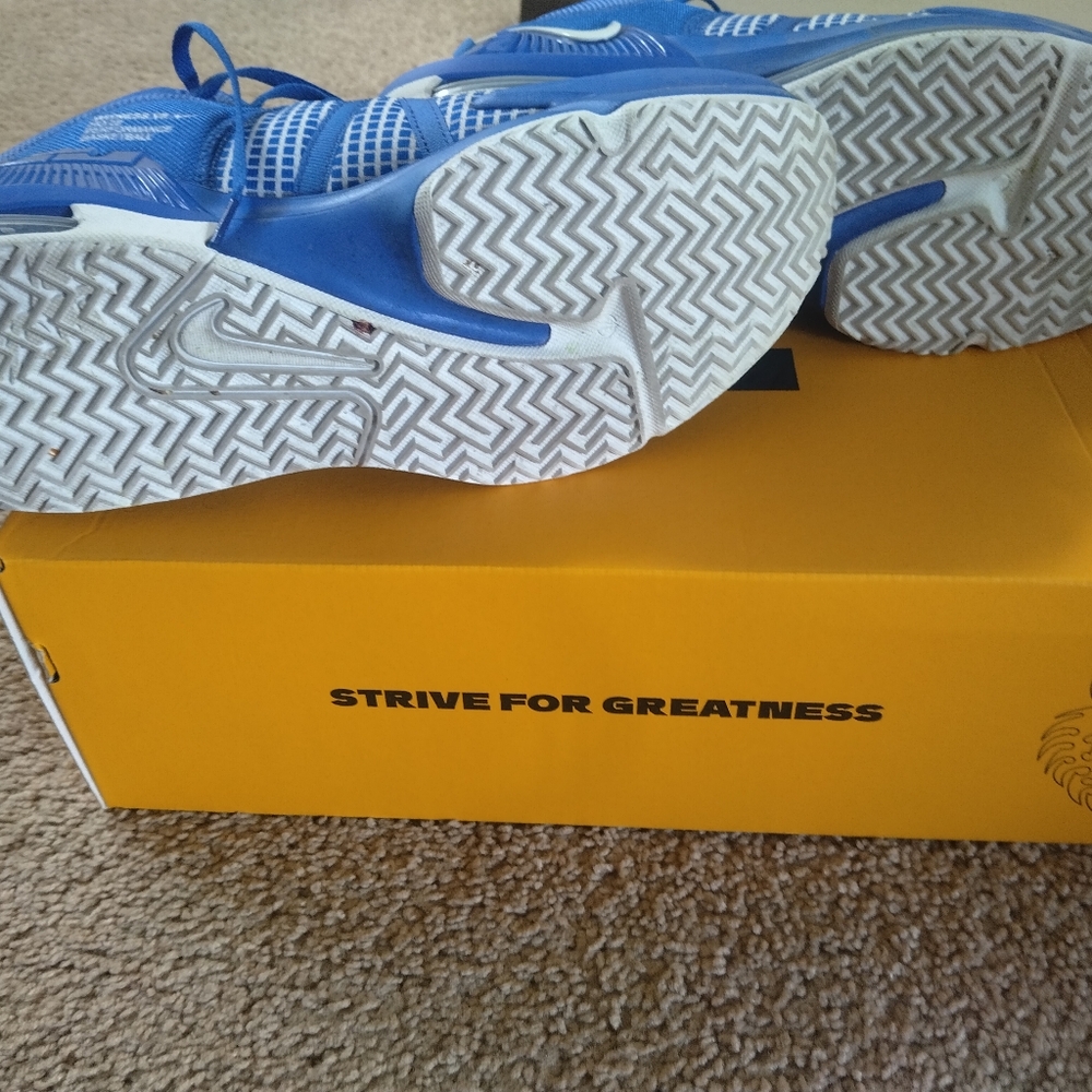 MEN NIKES